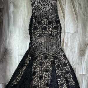 Chic Black Lace Prom Dress